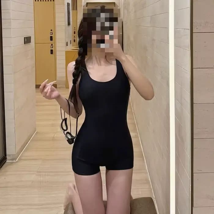 Maillot de bain une pièce populaire, couleur unie simple, sans manches, coupe ajustée, idéal pour la