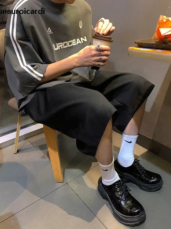 Mauroicardi printemps été ample décontracté doux noir plissé Shorts pour hommes hommes avec taille haute court pantalon droit vêtements 2024