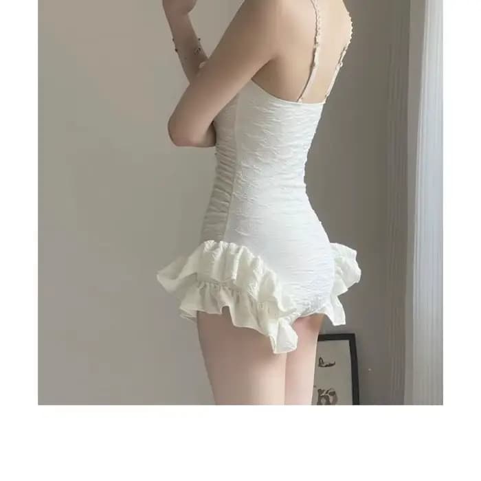 Maillot de bain une pièce blanc élégant avec bretelles perlées