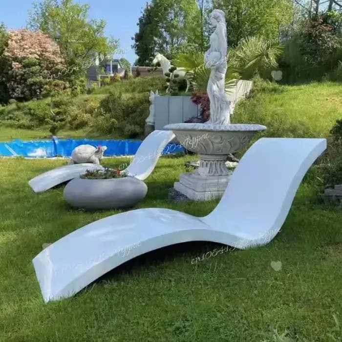 HOME.HOT.Chaise longue de piscine
