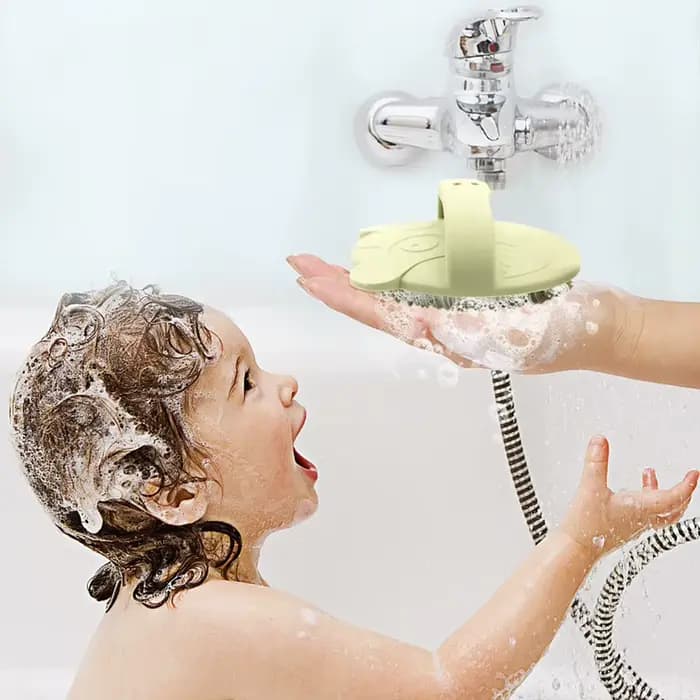 Brosse de bain pour bébé en silicone souple, nettoie en douceur les cheveux et le corps du bébé, sans BPA, un outil de bain sûr pour les nouveau-nés et les enfants.