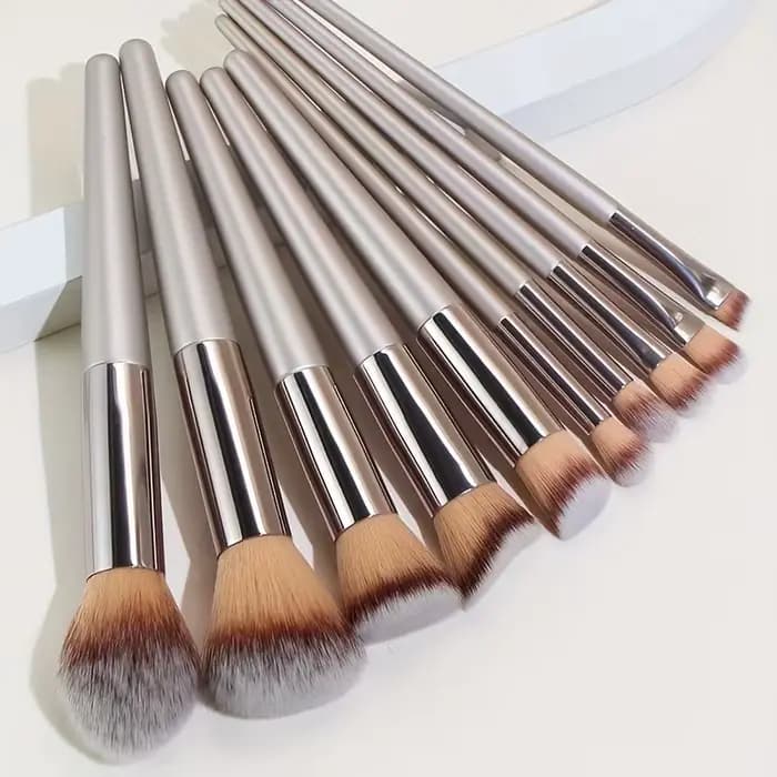 10 pièces Champagne or pinceaux de maquillage ensemble complet de fond de teint poudre libre Blush correcteur ombre à paupières ensemble professionnel