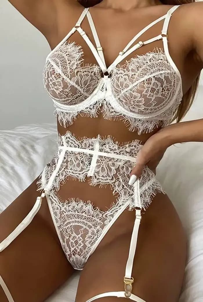 Sexy dentelle garnie Bikini dos nu profond V bretelles sans manches