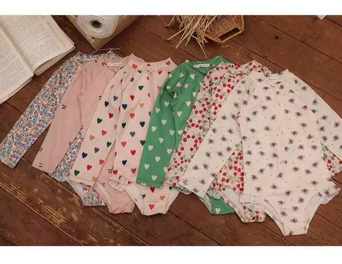 Maillot de bain une pièce à manches longues pour filles, motif floral mignon, nouvelle collection été 2026, vêtements de bain pour enfants