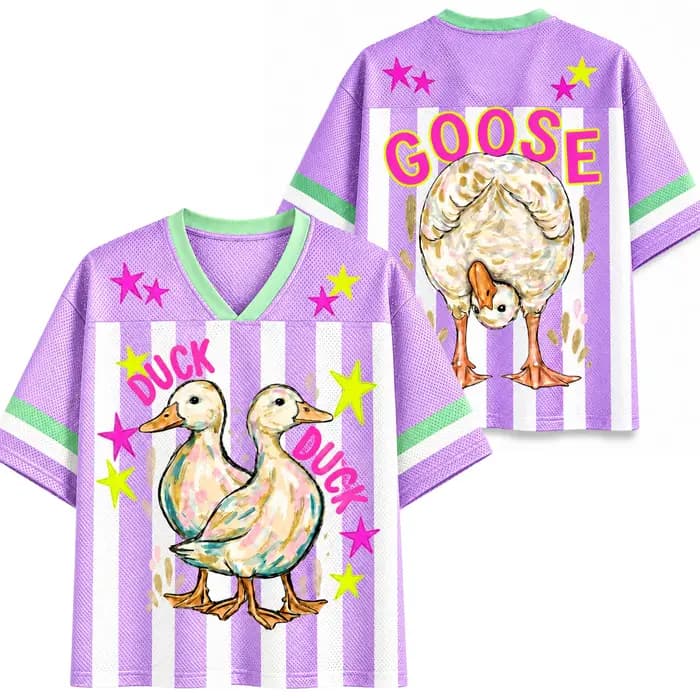 Maillot de football rétro décontracté à col en V rayé avec imprimé lettres, motif canard et oie amusants, manches courtes à revers verts, style streetwear sportif