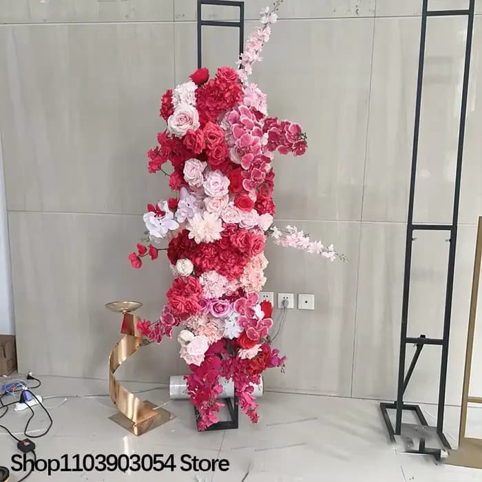 Arche de toile de fond de mariage en panneau KT, décoration florale suspendue, arrangement de roses rose vif et de delphiniums, accessoires pour événements