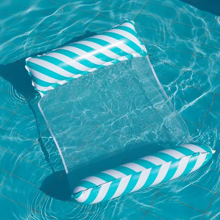 Chaises longues rayées haut de gamme pour piscine - Matelas de bain de soleil durables, parfaits pou