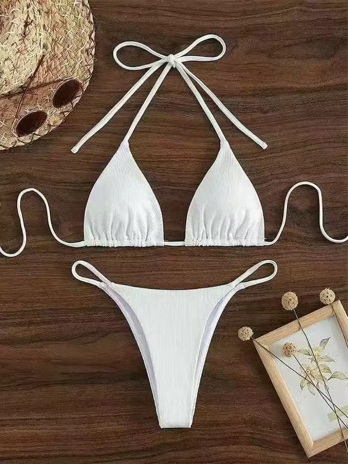 Maillot de bain bikini côtelé blanc pour femme, haut triangle à col halter et bas string coupe haute