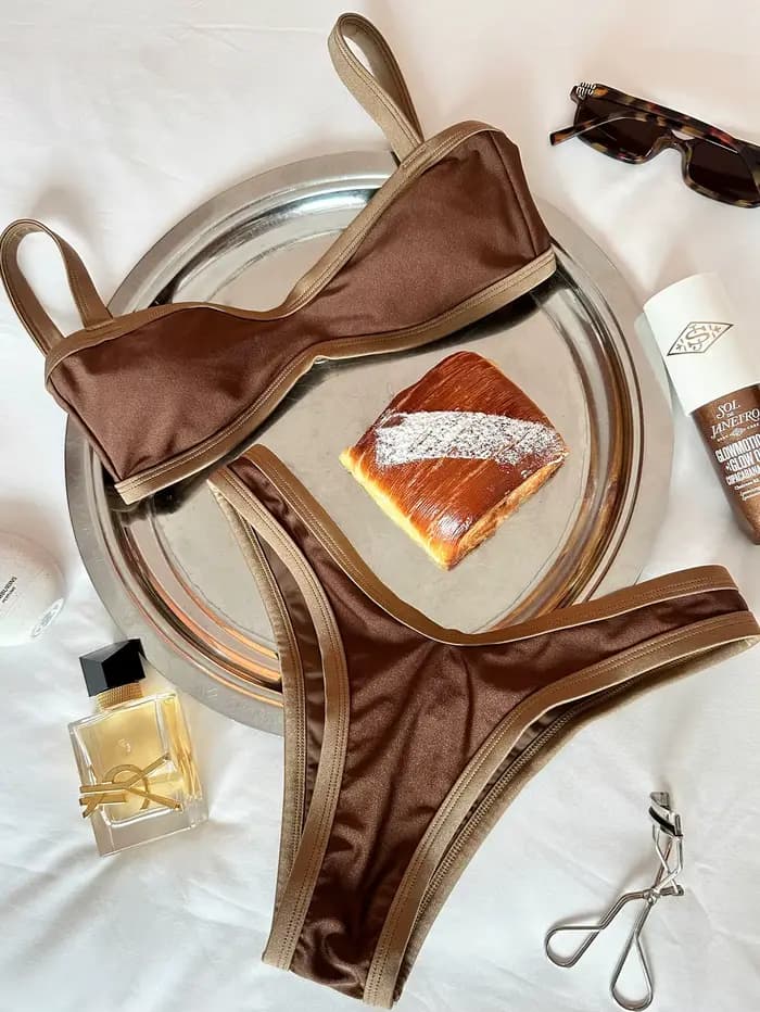 Maillot de bain deux pièces tendance pour femme 2026, adorable motif à pois chocolat avec détails en