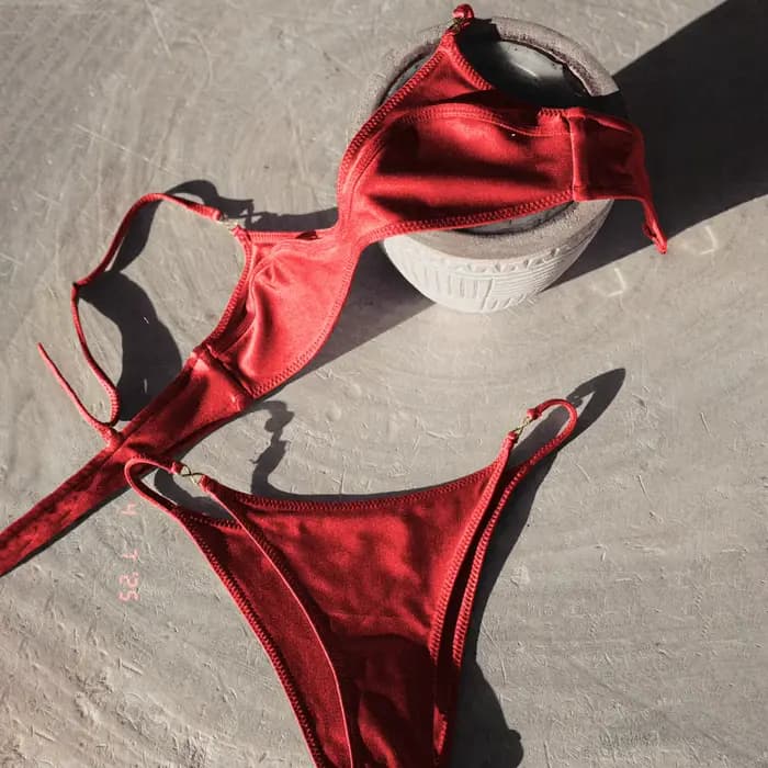 Maillot de bain sexy et brillant pour femmes, bikini, culotte tanga, col licou, vêtements de plage
