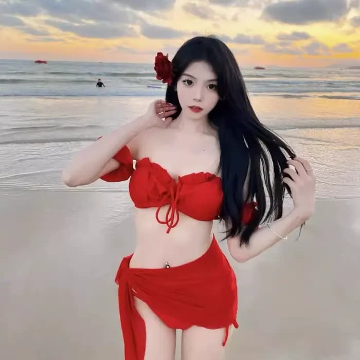 Ensemble de maillot de bain trois pièces rouge doux avec haut à volants épaules dénudées, jupe porte