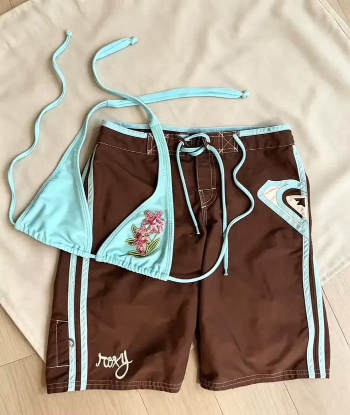 Ensemble bikini et short de bain rayé avec broderie florale rétro Y2K