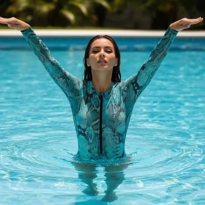 Maillot de bain une pièce à manches longues imprimé serpent turquoise, fermeture éclair sur le devant, coupe haute, monokini pour femme, idéal pour le surf estival
