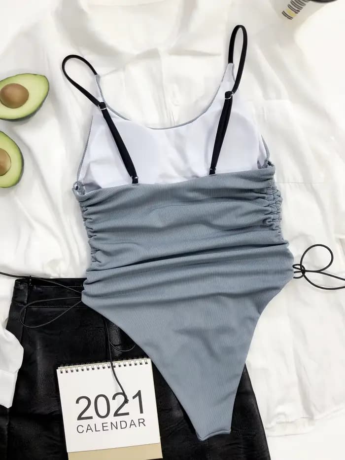 Maillot de bain une pièce uni pour femmes