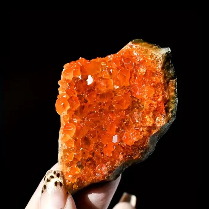 Cluster de quartz orange - Grande forme de pierre bohème avec inclusions naturelles, pierre précieuse pour la décoration intérieure, la méditation et l'affichage d'autel