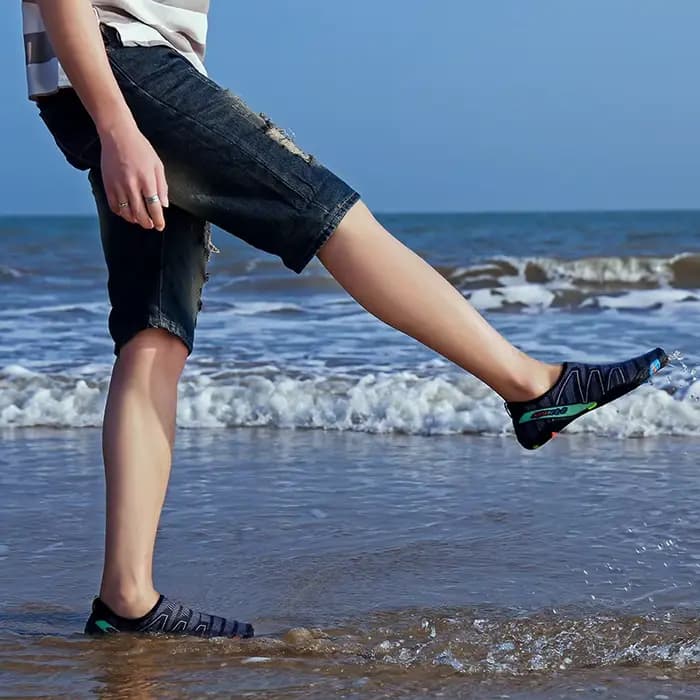 Chaussures aquatiques à séchage rapide, chaussures de plage, chaussures aquatiques unisexes, pantoufles aquatiques, chaussures de surf pieds nus, baskets aquatiques, chaussettes légères d'été pour l'e