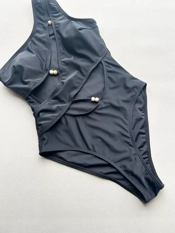 Maillot de bain asymétrique sexy pour femme avec découpes