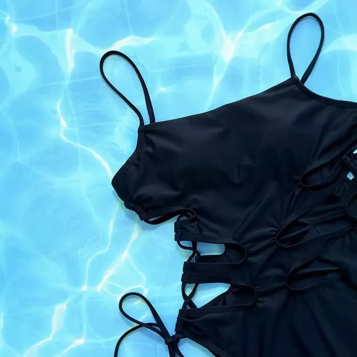 Vente chaude de la saison nouveau maillot de bain une pièce noir pour femmes Bikini sportif conservateur Z0752 maillots