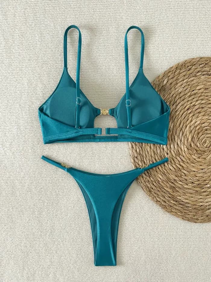 Bikini string sexy 2026 pour femme, de luxe, avec ornements métalliques, découpes, push-up, micro maillot de bain d'été