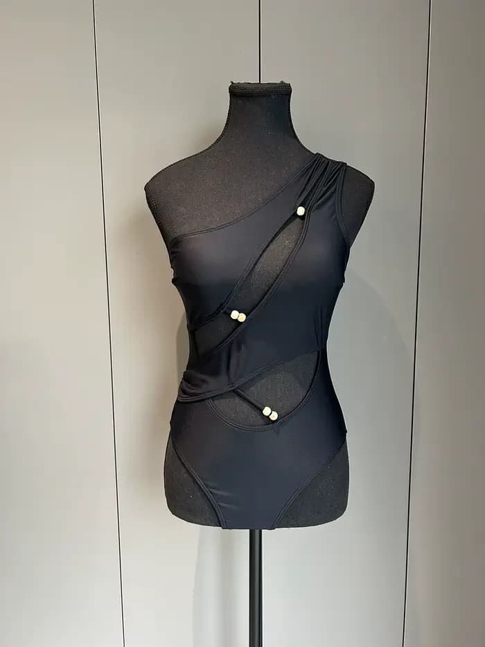 Maillot de bain asymétrique sexy pour femme avec découpes