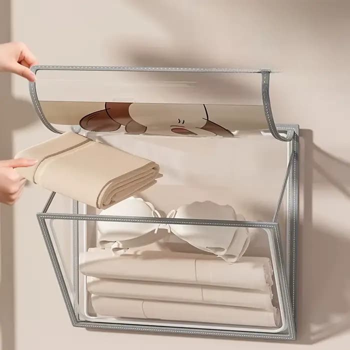 Vêtements dans la salle de bain serviettes