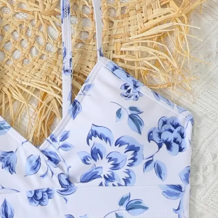 Nouvel ensemble trois pièces pour filles 2026 : Maillot de bain bikini avec jupe en mousseline pour l'été et la plage