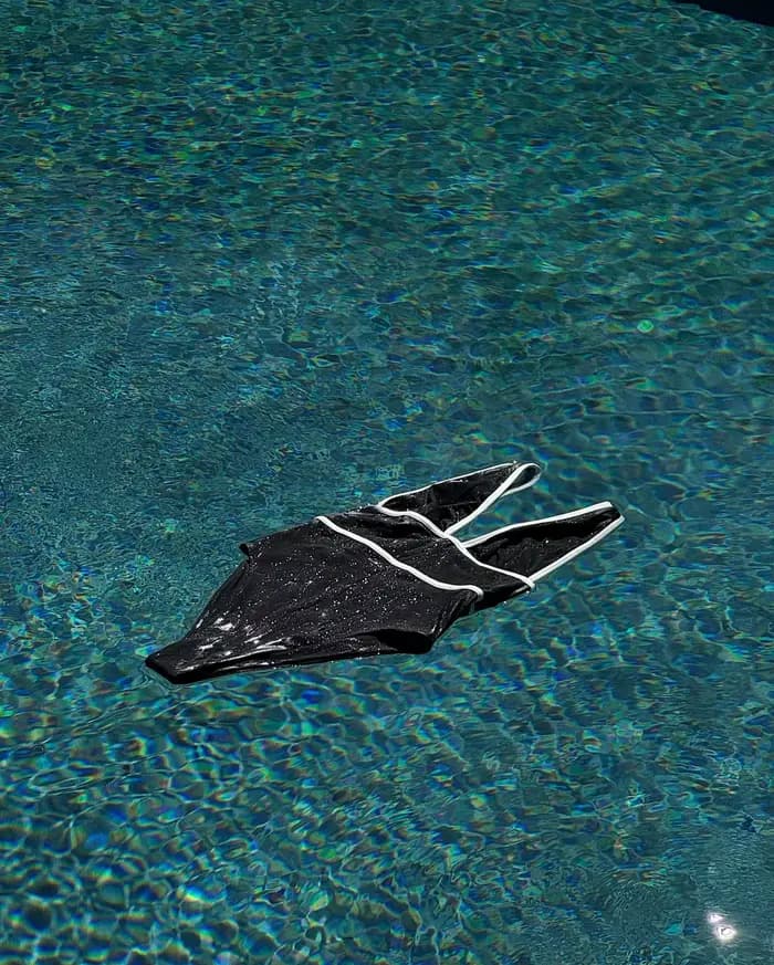 Maillot de bain une pièce noir élégant
