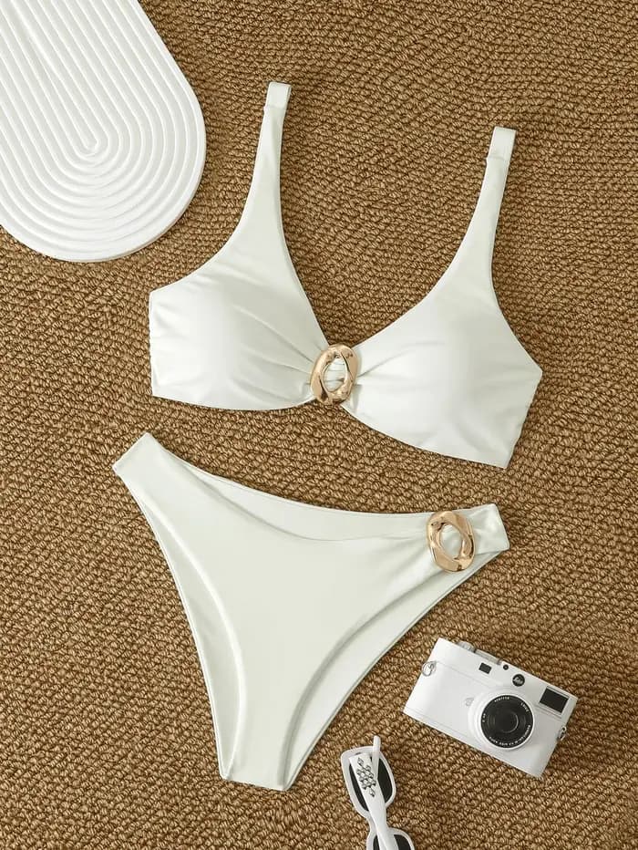 Ensemble Bikini Blanc Sexy 2026 pour Femme avec Boucle Métallique