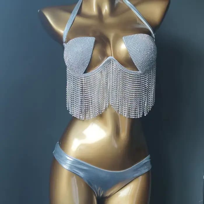 Maillot de bain avec des strass et des franges