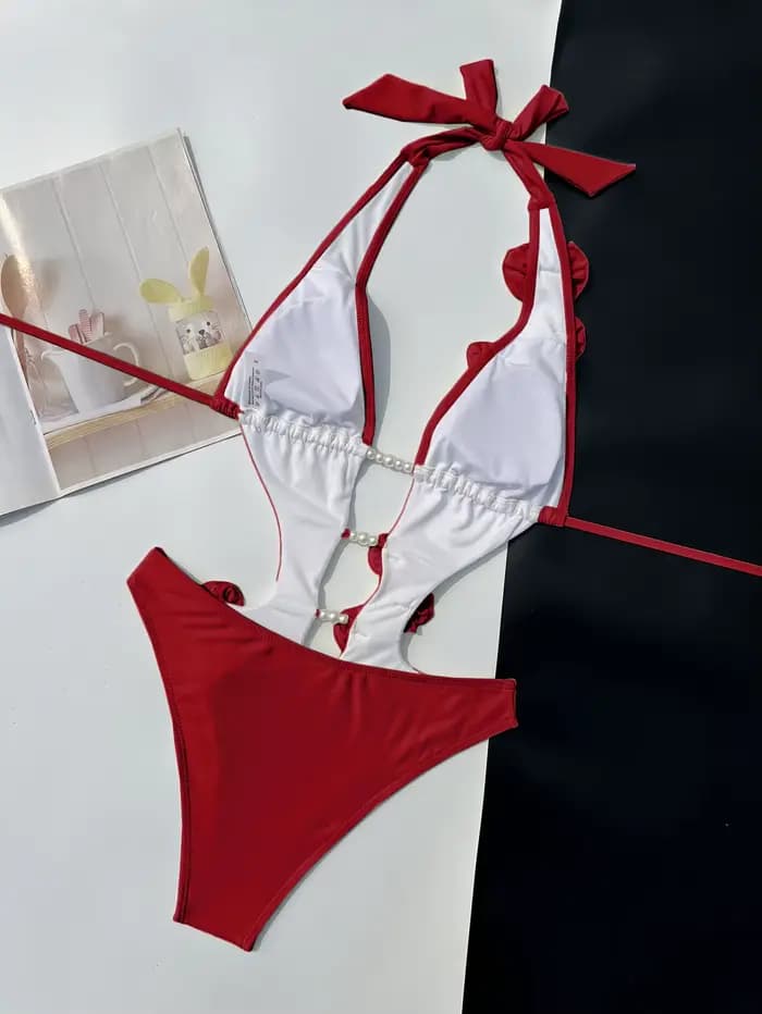 Maillot de bain une pièce halter à décolleté plongeant avec détails découpés fleur et perle