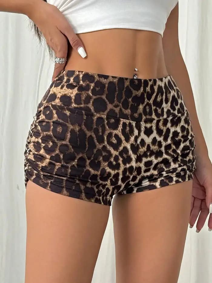 Shorts taille haute froncés imprimé léopard