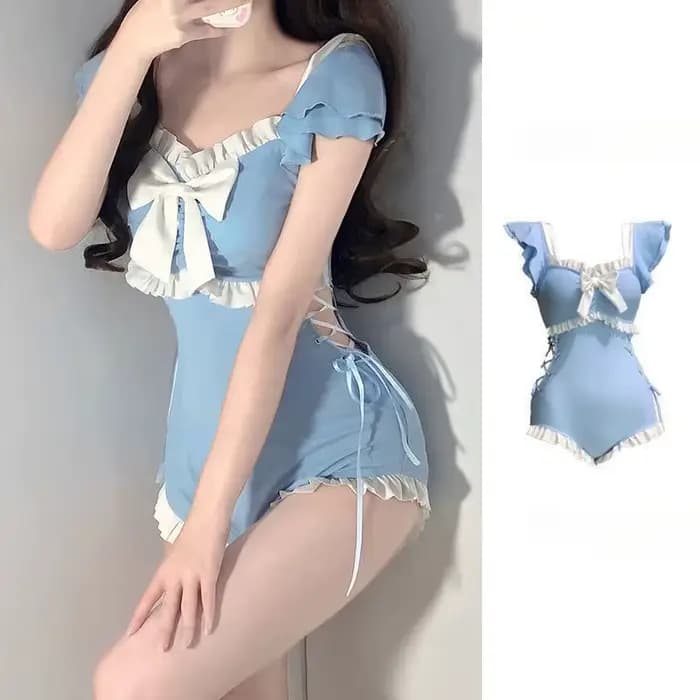 Maillot de bain une pièce bleu clair à volants avec nœud sur le devant et laçage latéral, coupe modeste pour la plage et les vacances à la piscine