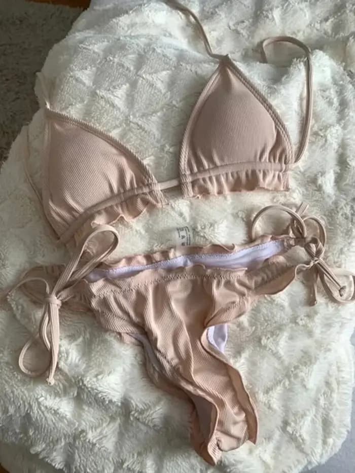 Bikini brésilien côtelé à volants pour femmes