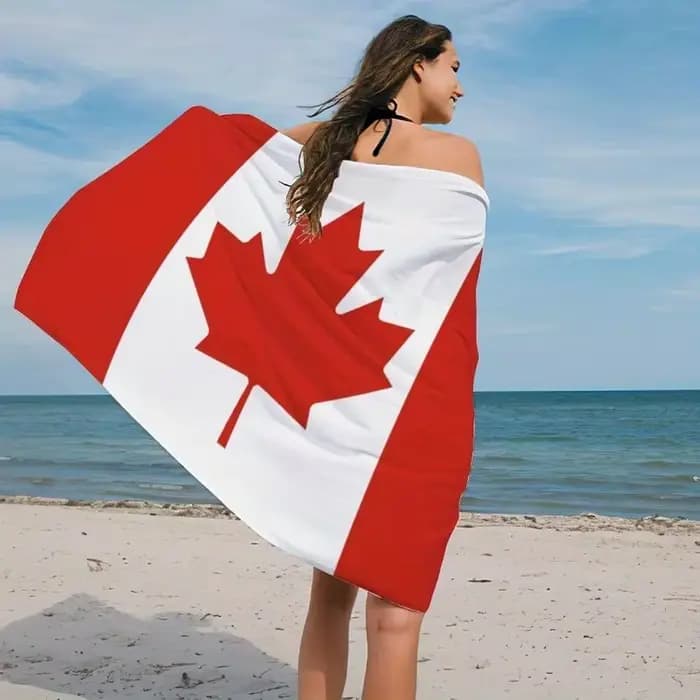Serviette de plage drapeau du Canada : parfaite pour les aventures en bord de mer ensoleillées! Convient aux serviettes